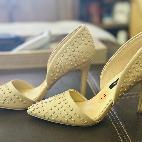 Heels - Picture 3 of 8